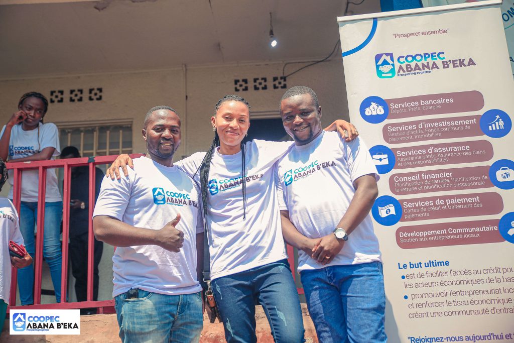 COOPEC ABK, trois des membres fondateurs optimistes pour l'avenir. 